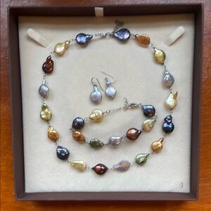 Great gift!! NIB Elegant Multicolor Pearl Jewelry Set